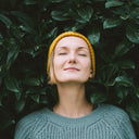 Terrarium con piante verdi che trasmette pace e tranquillità per momenti di mindfulness